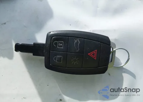 2011 Volvo V50 T5/T5 (Fleet Only)/T5 R-Design z USA, uszkodzony, nr VIN YV1672MW8B2615879